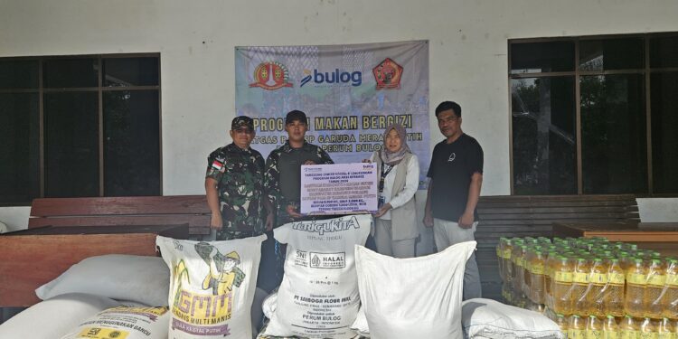 Bulog Salurkan Bantuan Untuk Program Makanan Bergizi di Kampung Wanam Merauke