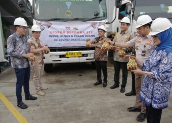 KKP Lepas Ekspor Pakan hingga Indukan Udang Berstandar Internasional ke Brunei