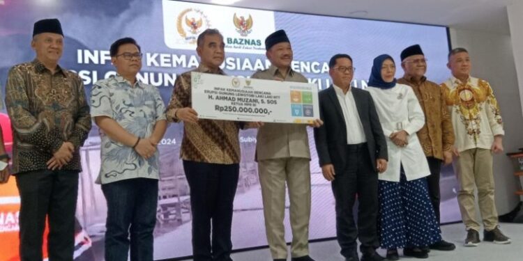 Ketua MPR Serahkan Bantuan Korban Erupsi Lewotobi Senilai Rp250 Juta