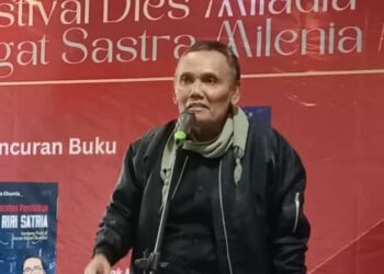 Menulis Puisi Sampai Turun Ke Dunia Orang Mati