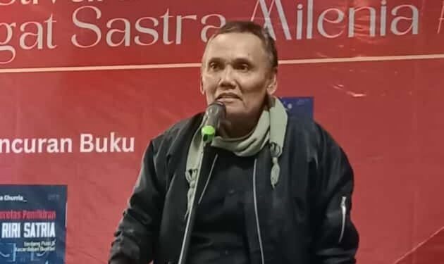 Menulis Puisi Sampai Turun Ke Dunia Orang Mati