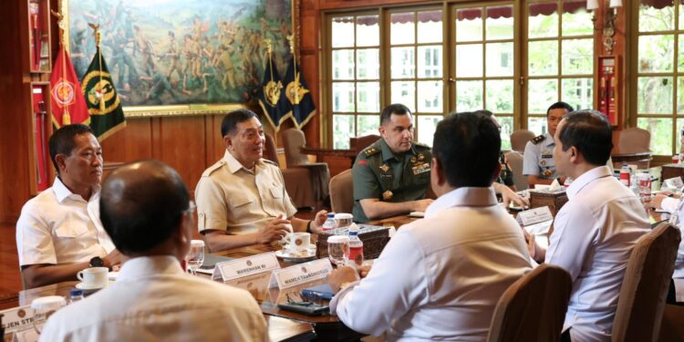 Kunjungi Menhan, Menteri Transmigrasi Bahas Pengembangan Wilayah Perbatasan
