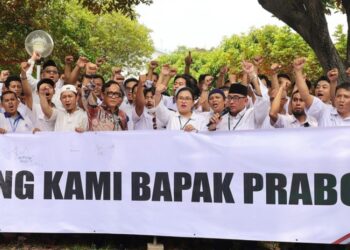 Cegah PHK, Wamenaker Ajak Karyawan Indofarma Berjuang Bersama