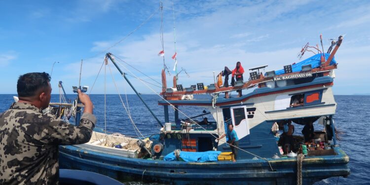 KKP Tertibkan Dua Kapal Ikan Diduga Terobos Aturan Area Penangkapan