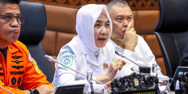 Mau Liburan Akhir Tahun, BMKG Minta Masyarakat Pantau Informasi Cuaca