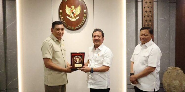 Menhan Sjafrie-Menteri KKP Bahas Kedaulatan Maritim dan Pertahanan Laut RI