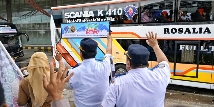 Kemenhub Berangkatkan 93 Bus Mudik Gratis Nataru