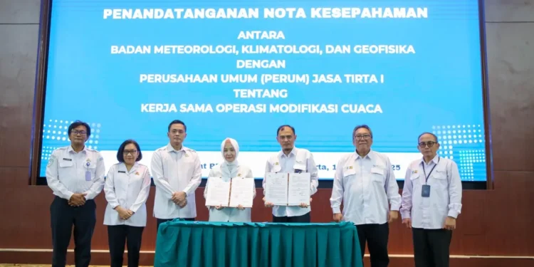 BMKG Gandeng Perum Jasa Tirta I Laksanakan Operasi Modifikasi Cuaca untuk Ketahanan Air dan Mitigasi Perubahan Iklim
