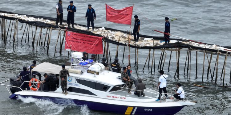KKP Hentikan Kegiatan Pemagaran Laut Tanpa Izin di Tangerang