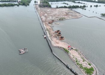 KKP Segel Pagar Laut di Perairan Bekasi