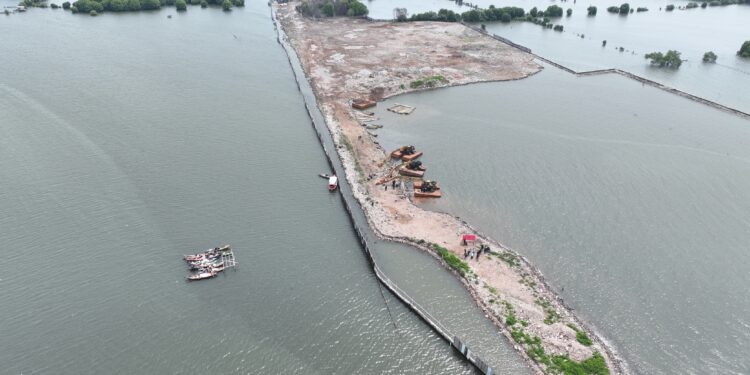 KKP Segel Pagar Laut di Perairan Bekasi