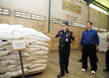 KKP Segel 453 Ton Bahan Baku Pakan Ikan dari Luar Negeri