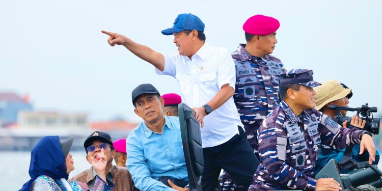 KKP Bersama Gabungan Instansi Maritim Bongkar Pagar Laut Tangerang