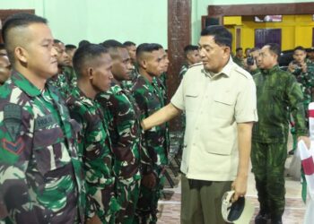 Presiden Prabowo Sapa Ribuan Prajurit TNI yang Bertugas di Papua
