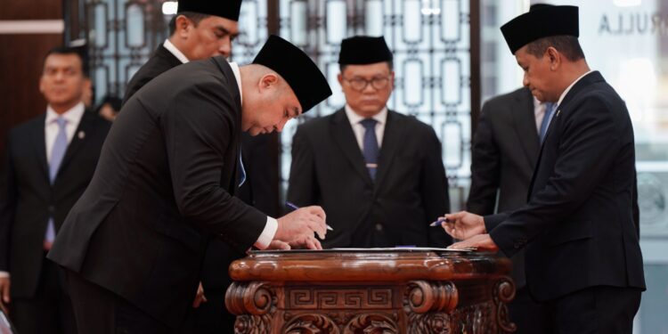 Lantik Dirjen Migas Achmad Muchtasyar, Bahlil Instruksikan Genjot Lifting Migas