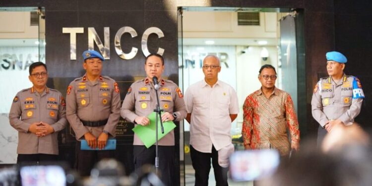 Peras Penonton DWP, Tiga Polisi Dipecat