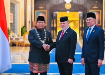Presiden Prabowo Dianugerahi Tanda Kehormatan Darjah Kerabat Johor di Malaysia
