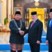 Presiden Prabowo Dianugerahi Tanda Kehormatan Darjah Kerabat Johor di Malaysia
