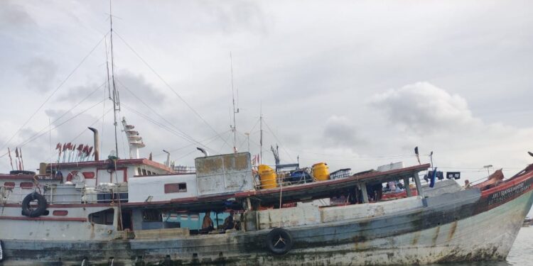 KKP Tindak Tegas Kapal Pelaku Transhipment di Laut Aru
