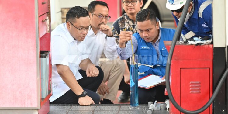 Dirut Pertamina Cek Langsung Kualitas BBM di SPBU, Gandeng Lembaga Independen