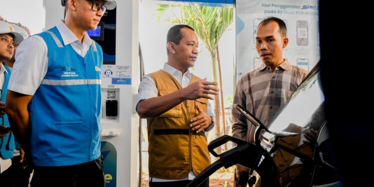 Siapkan 3.558 SPKLU, Menteri Bahlil Pastikan Pemudik Nyaman Berkendara