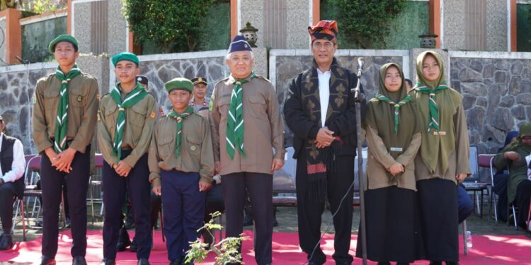 Berikan Beasiswa Bagi Santri di Sumbawa, Mentan Amran: Saya Wakafkan Diri untuk Tanah Air