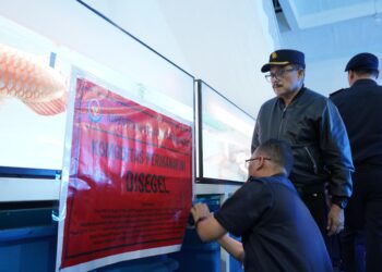KKP Segel Lokasi Jual Beli Ikan Hias di Kalbar