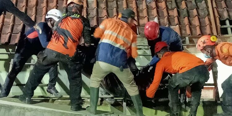 Kemensos Bakal Santuni Korban Longsor di Pondok Pesantren Gontor