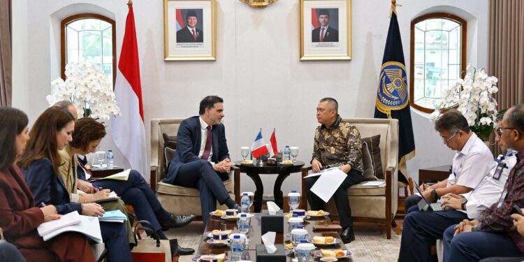 Indonesia – Prancis Kerja Sama Kembangkan Kereta Api hingga Bus Rapid Transit