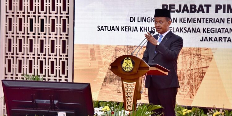 Lantik Pejabat Tinggi ESDM dan SKK Migas, Bahlil Singgung Illegal Drilling