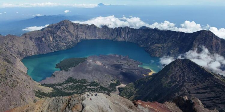 Evakuasi WNA Brasil, Jalur Pendakian ke Puncak Rinjani Ditutup Sementara
