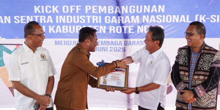 Menteri Trenggono Kick Off Pembangunan Sentra Industri Garam di Rote Ndao