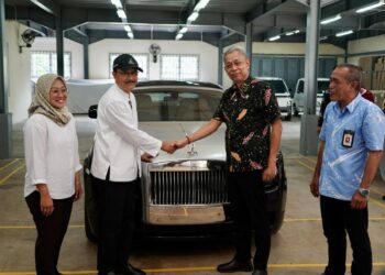 Lelang Rolls-Royce, Mensos: Untuk Keluarga Yang Membutuhkan