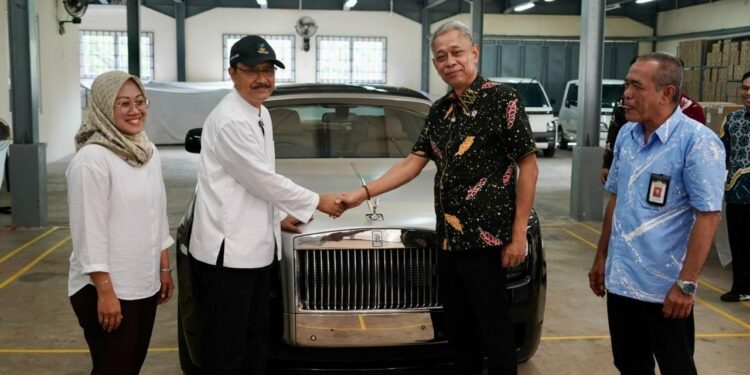 Lelang Rolls-Royce, Mensos: Untuk Keluarga Yang Membutuhkan