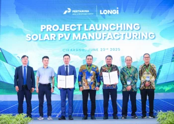 Pertamina NRE dan LONGi Luncurkan Proyek Manufaktur Modul Panel Surya di Indonesia