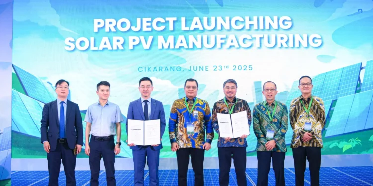 Pertamina NRE dan LONGi Luncurkan Proyek Manufaktur Modul Panel Surya di Indonesia