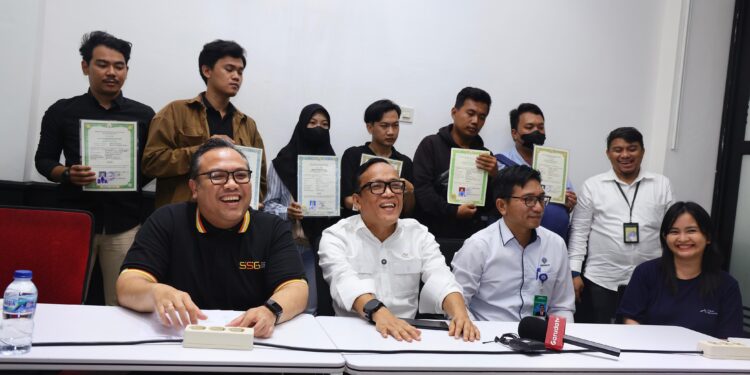 Wamenaker Sidak Tiga Perusahaan yang Tahan Ijazah Pekerja, Ini Daftarnya