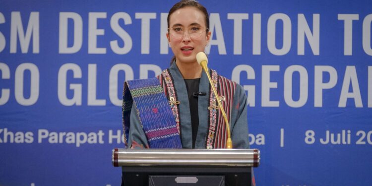 Menpar Fasilitasi Geopark Kaldera Toba Raih Kembali Green Card UNESCO