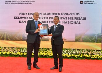 Menteri ESDM Serahkan Dokumen 18 Proyek Hilirisasi Senilai Rp618,13 Triliun ke Danantara