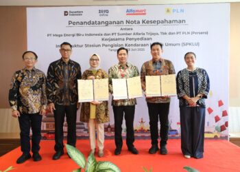 PLN, MEBI, dan Alfamart Kembangkan Infrastruktur SPKLU di Lokasi Strategis Indonesia
