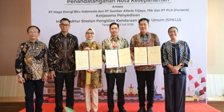 PLN, MEBI, dan Alfamart Kembangkan Infrastruktur SPKLU di Lokasi Strategis Indonesia