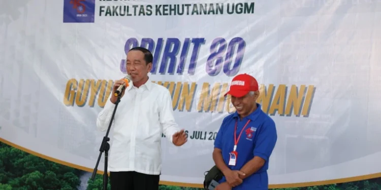 Joko Widodo Hadiri Reuni Angkatan 80 Fakultas Kehutanan UGM