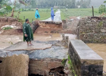 Banjir dan Longsor di Trenggalek, Dua Jembatan Putus