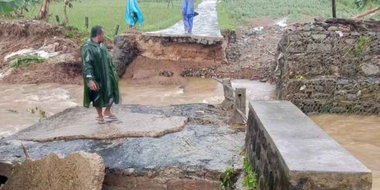 Banjir dan Longsor di Trenggalek, Dua Jembatan Putus