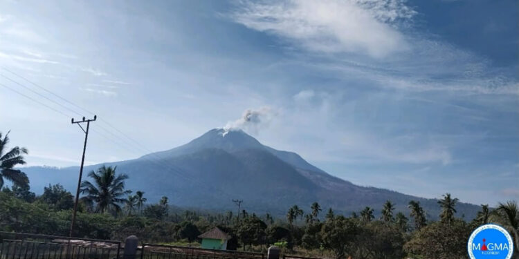 Status Gunung Lewotobi Laki-laki Turun Jadi Siaga