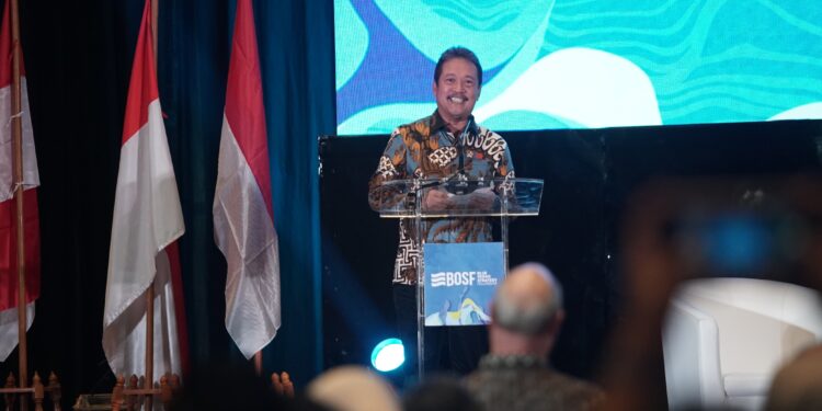 Dianugerahi Distinguished Fellow BOSF, Menteri Trenggono Ungkap Peran Penting Anak Muda di Sektor Kelautan Perikanan