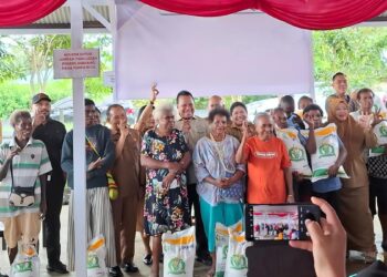Bulog Salurkan Bantuan Pangan dan Gelar GPM di Papua