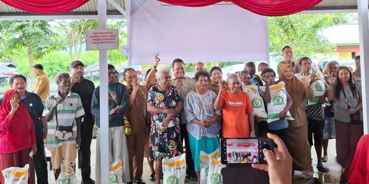 Bulog Salurkan Bantuan Pangan dan Gelar GPM di Papua
