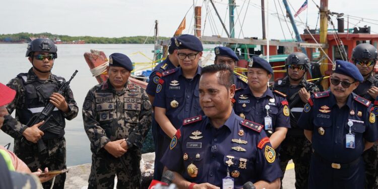 KKP Ungkap Kronologi Pembakaran Speedboat dalam Operasi Pengawasan Kapal Trawl di Sumbar