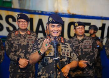KKP Serahkan Tersangka dan Barang Bukti Kasus KIA Filipina Ilegal Berukuran 754 GT ke Kejaksaan
